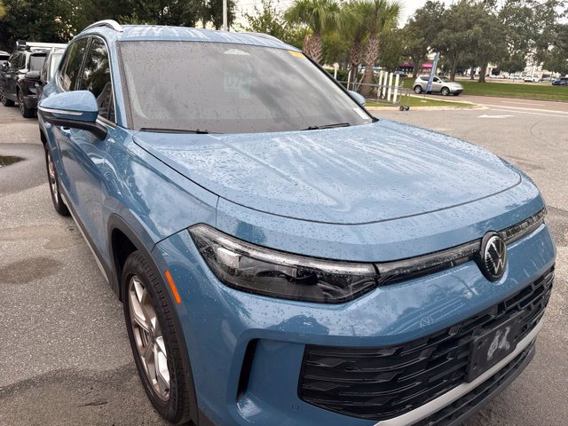 Used 2025 Volkswagen Tiguan SE FWD image 1
