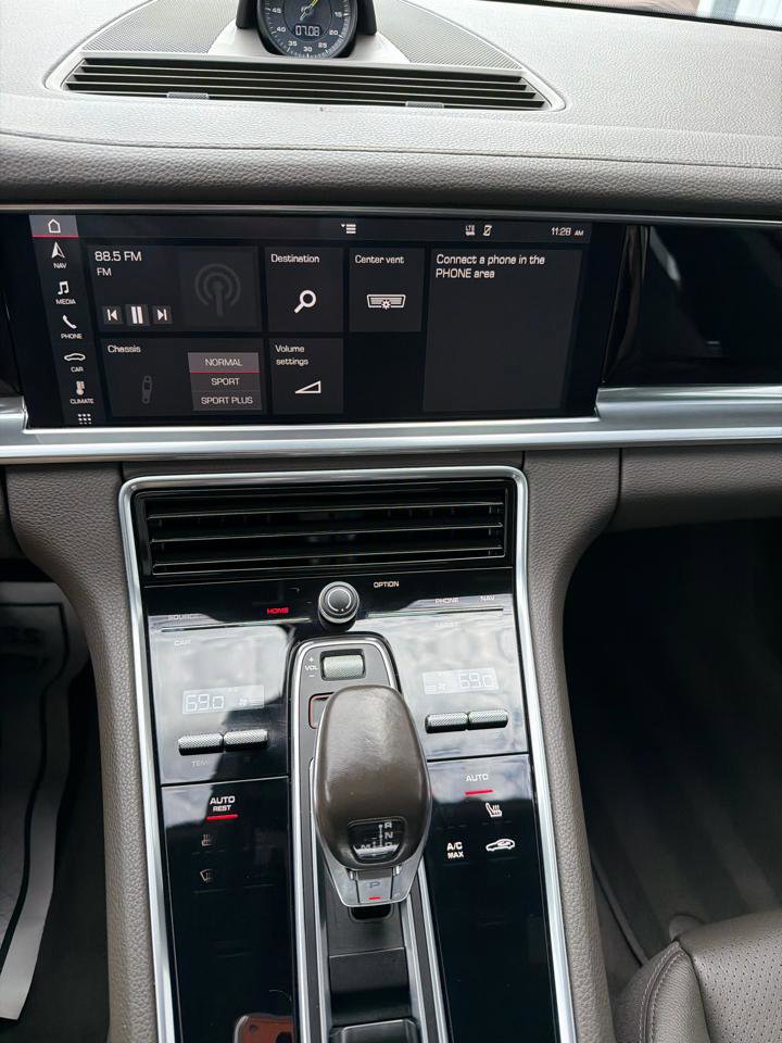 Used 2018 Porsche Panamera 4 AWD/4WD image 18