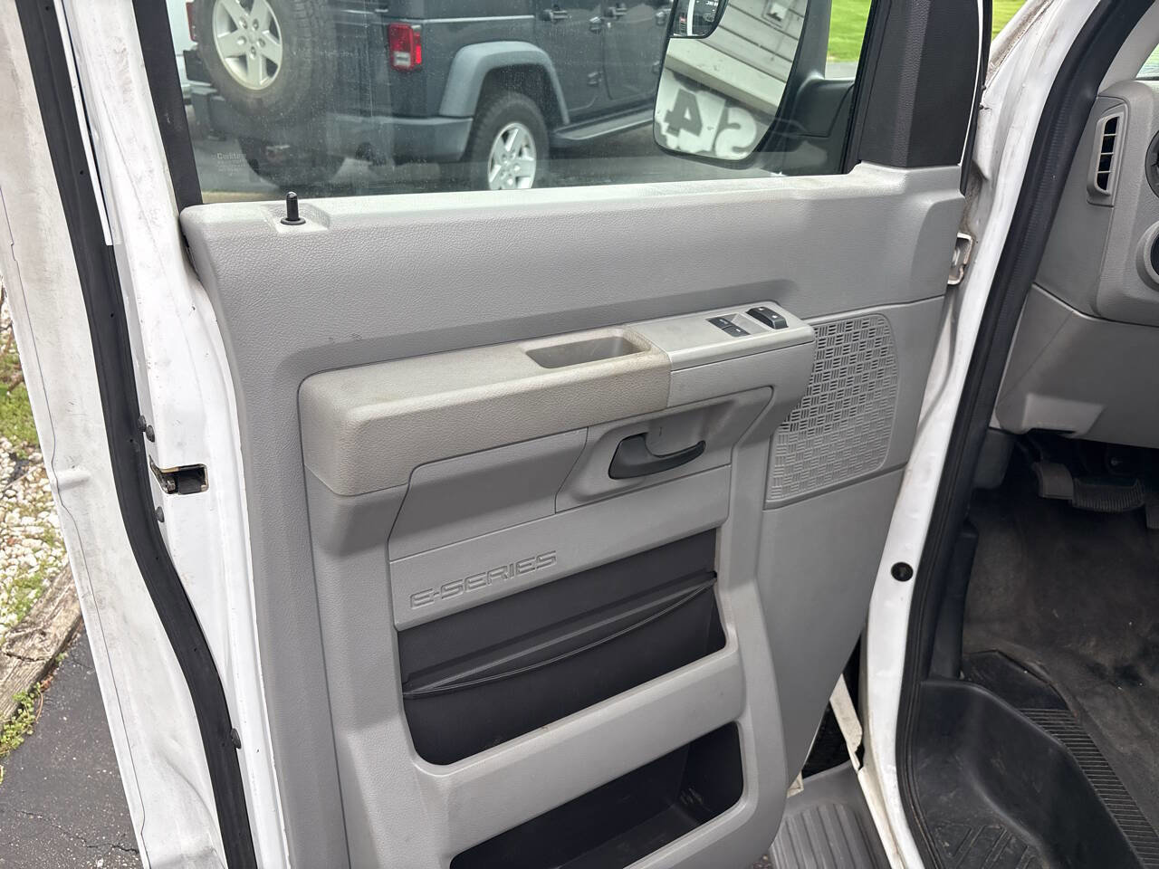 Used 2011 Ford E-150 and Econoline 150 Wagon w/ PWR Windows & Locks Group RWD image 15