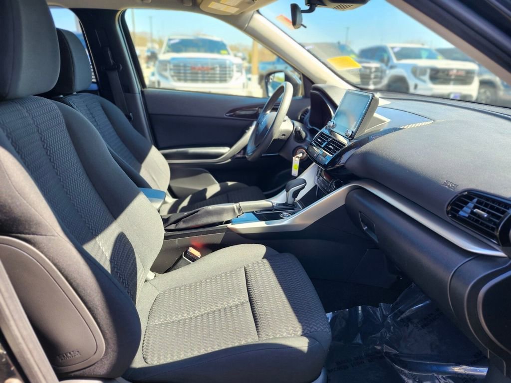 Used 2022 Mitsubishi Eclipse Cross LE image 9