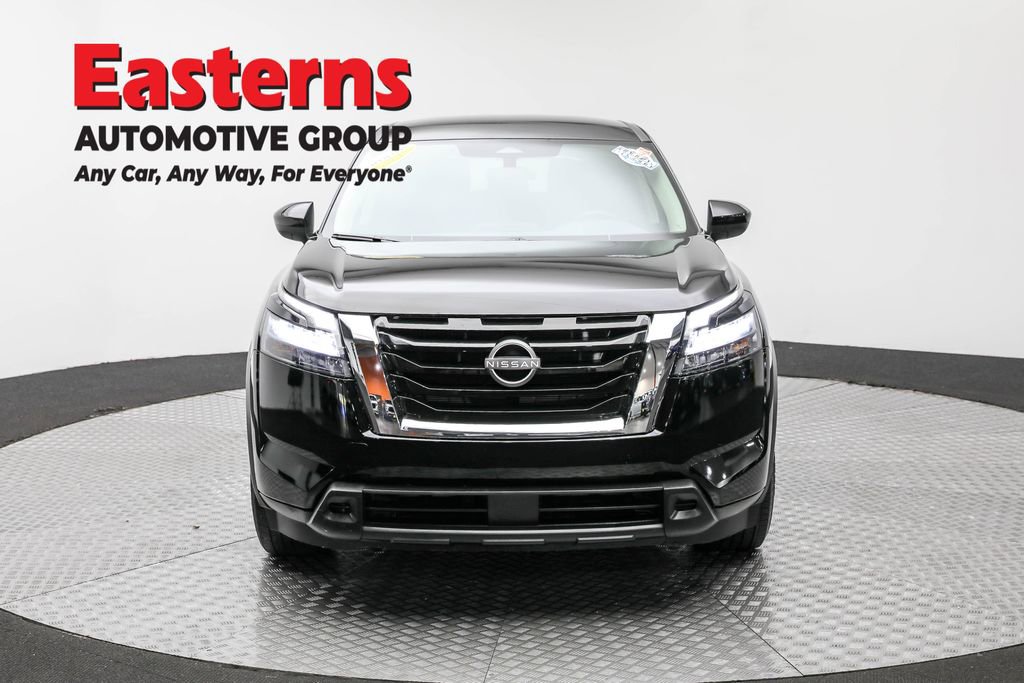 Used 2024 Nissan Pathfinder S image 2