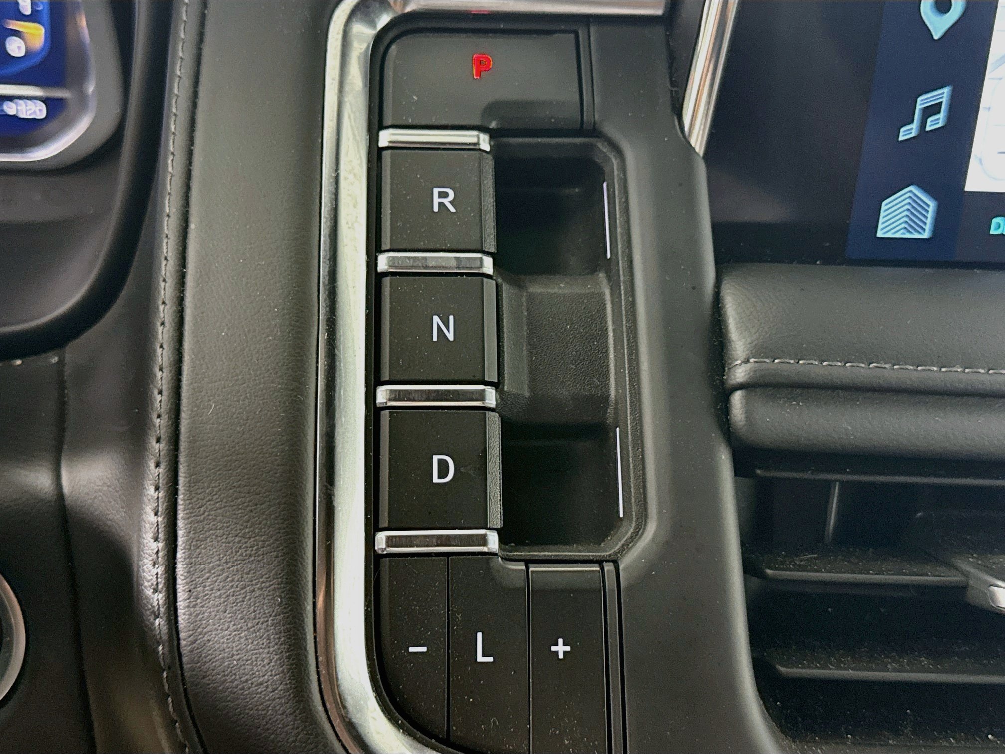 Used 2023 Chevrolet Tahoe Z71 w/ Luxury Package AWD/4WD image 18