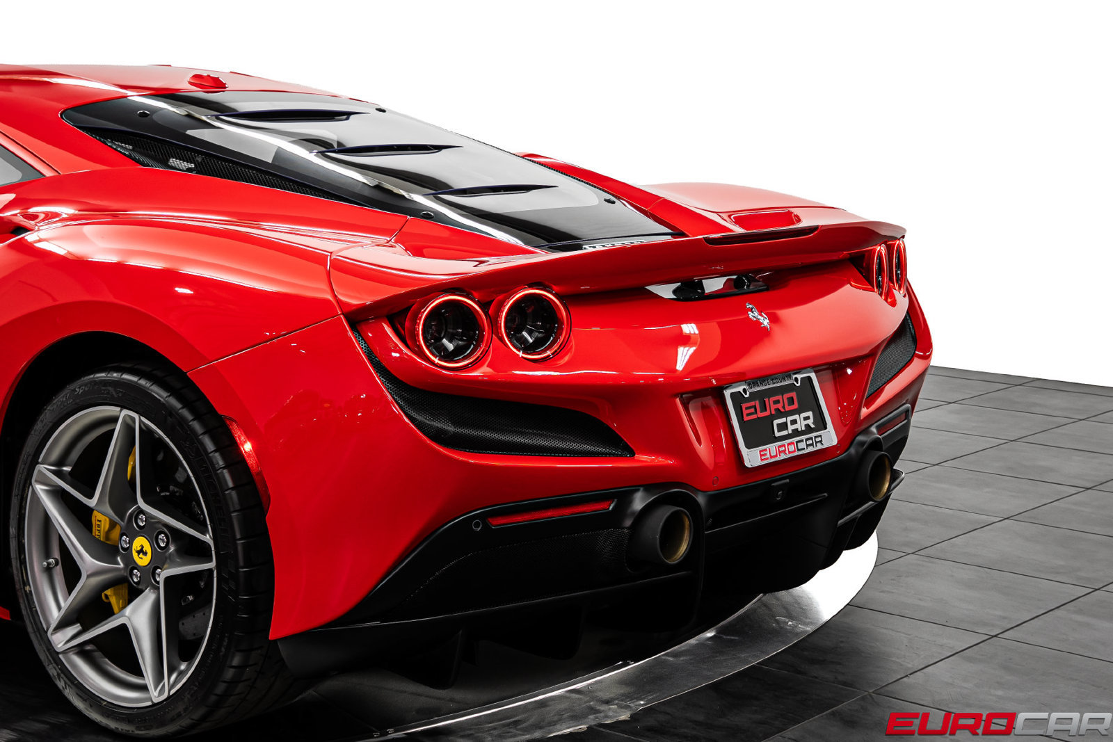 Used 2022 Ferrari F8 Tributo RWD image 18