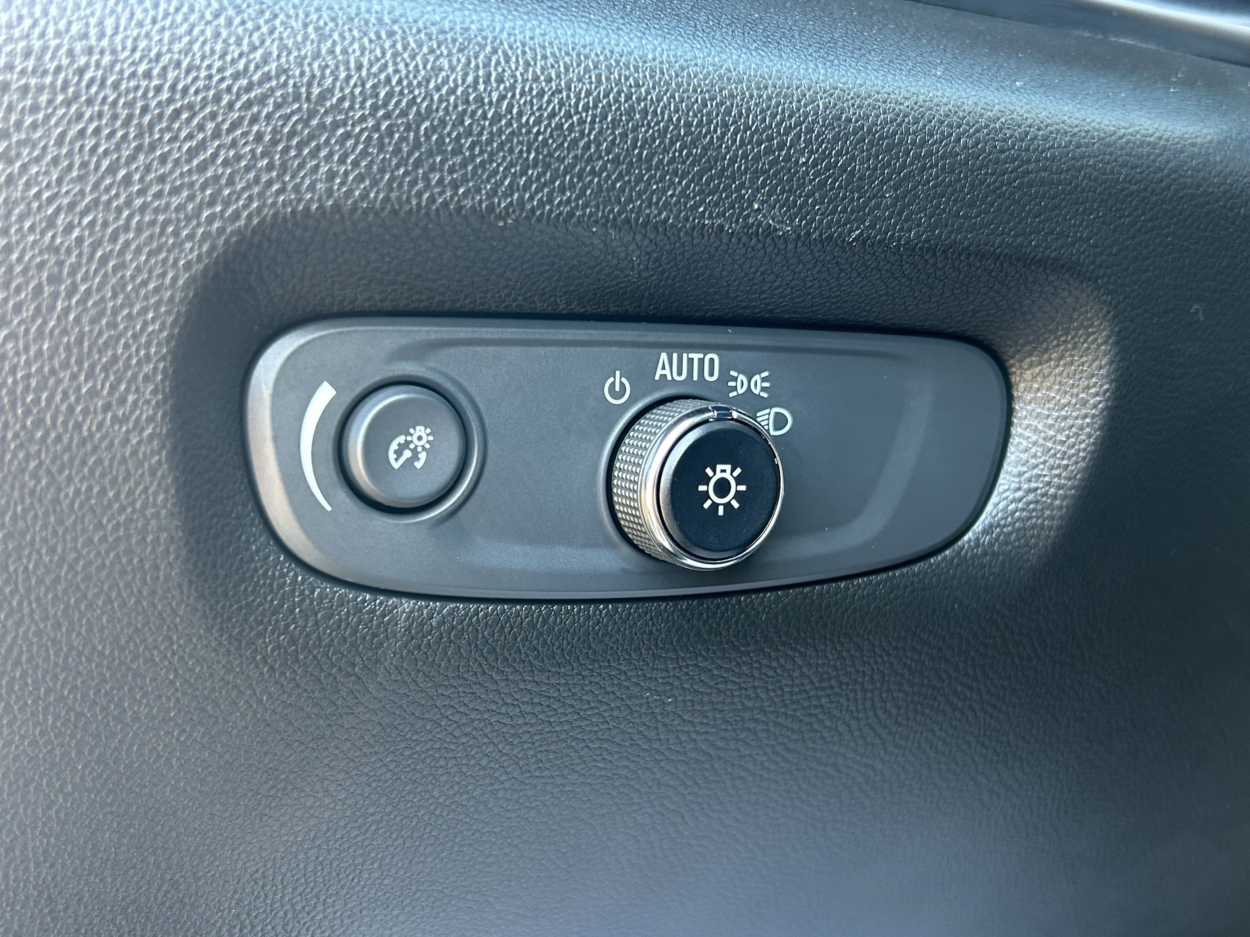 Used 2023 Chevrolet Traverse Premier image 15