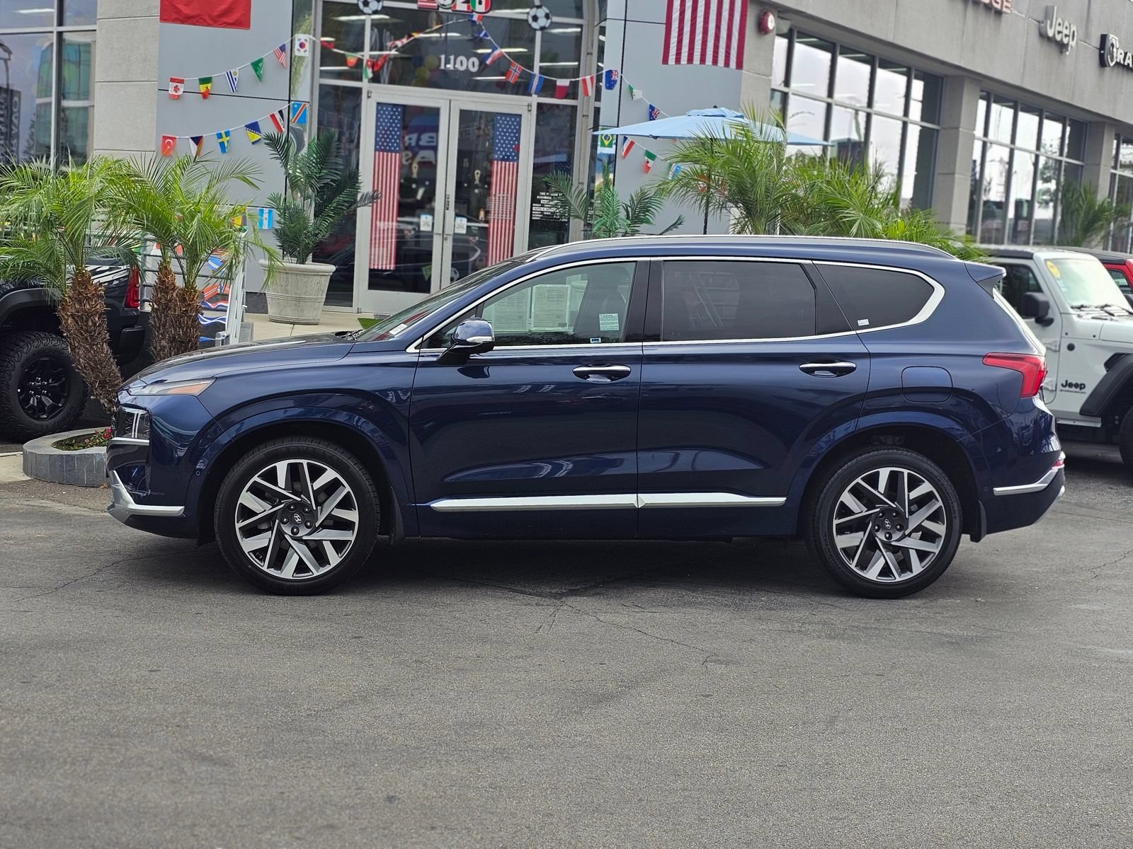 Used 2023 Hyundai Santa Fe Calligraphy FWD image 4