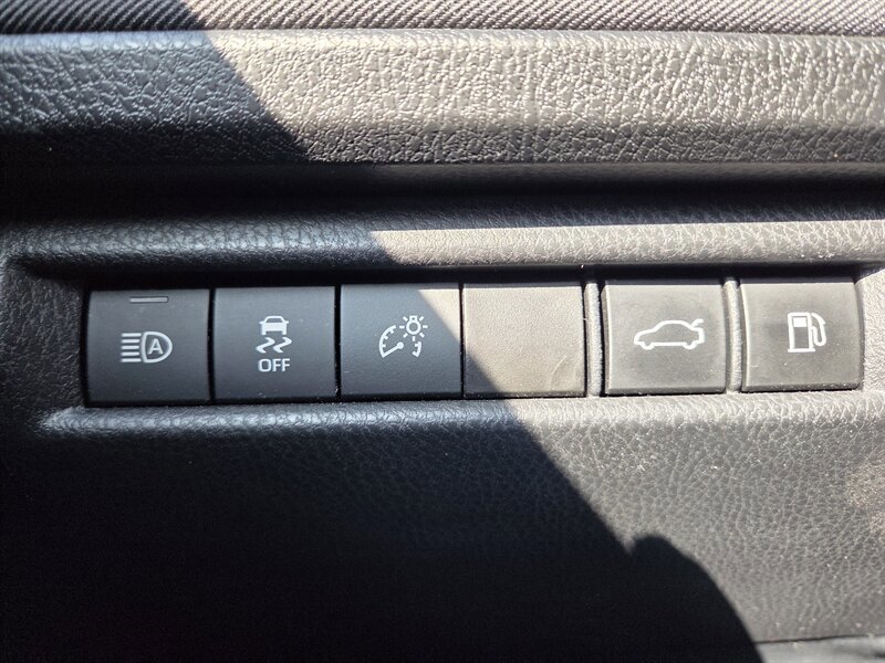 Used 2025 Toyota Camry LE image 14