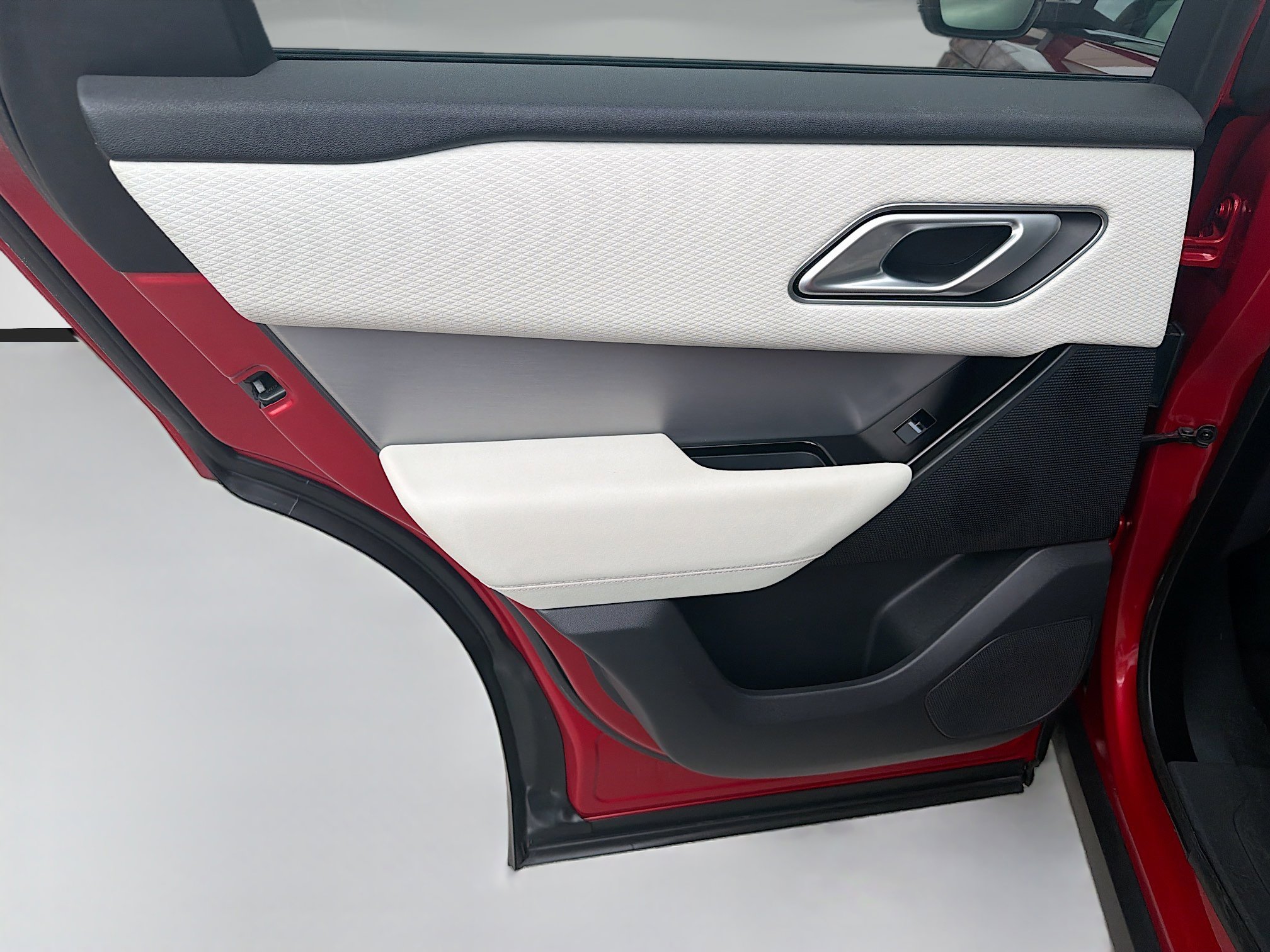 Used 2022 Land Rover Range Rover Velar R-Dynamic S AWD/4WD image 23