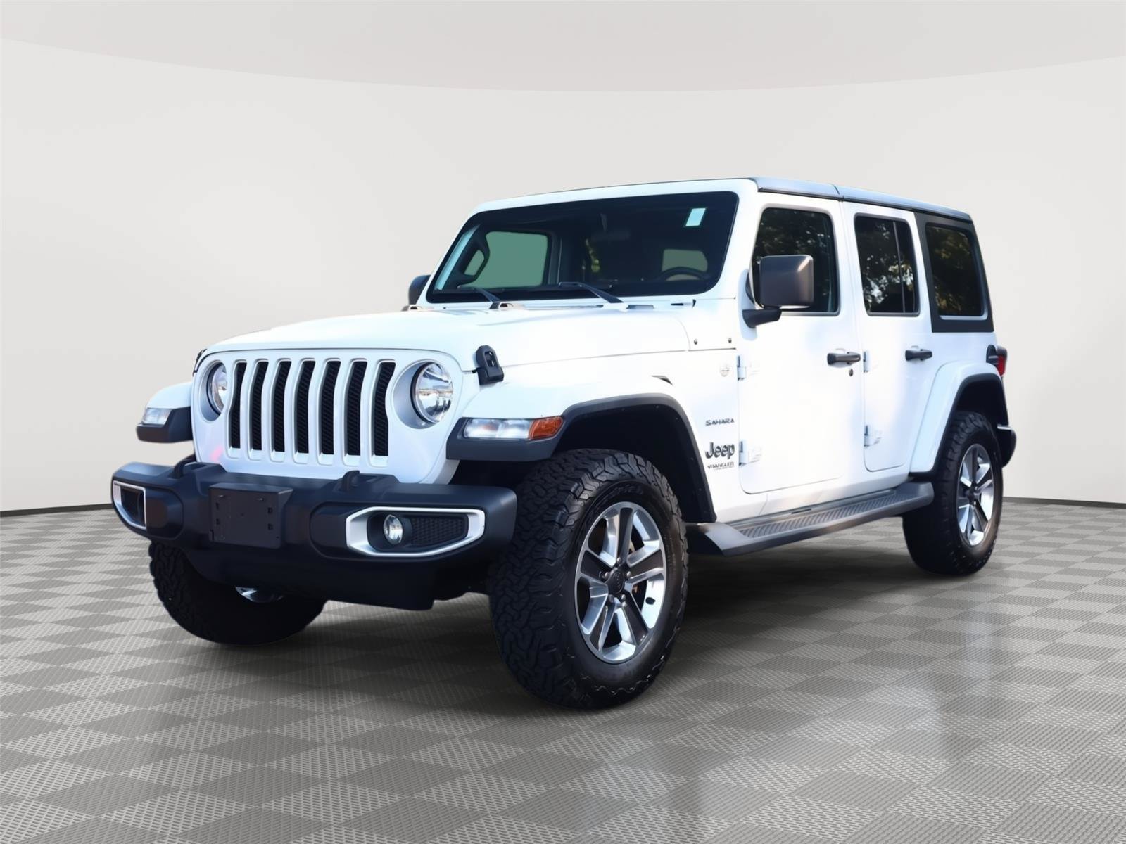 Used 2020 Jeep Wrangler Unlimited Sahara w/ Cold Weather Group AWD/4WD image 3