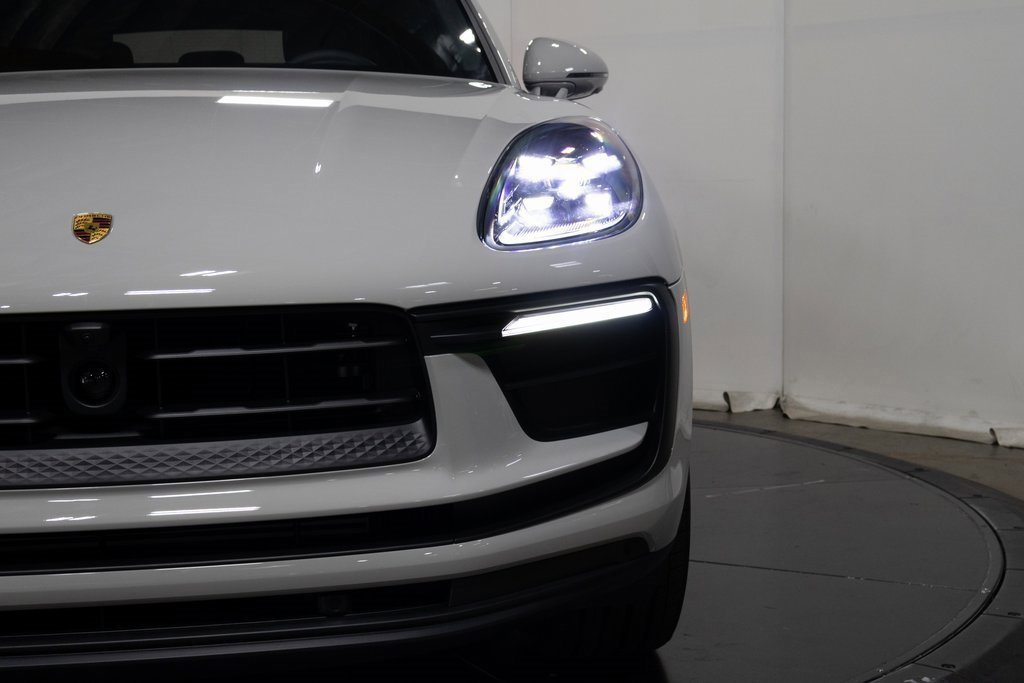 Used 2025 Porsche Macan image 20