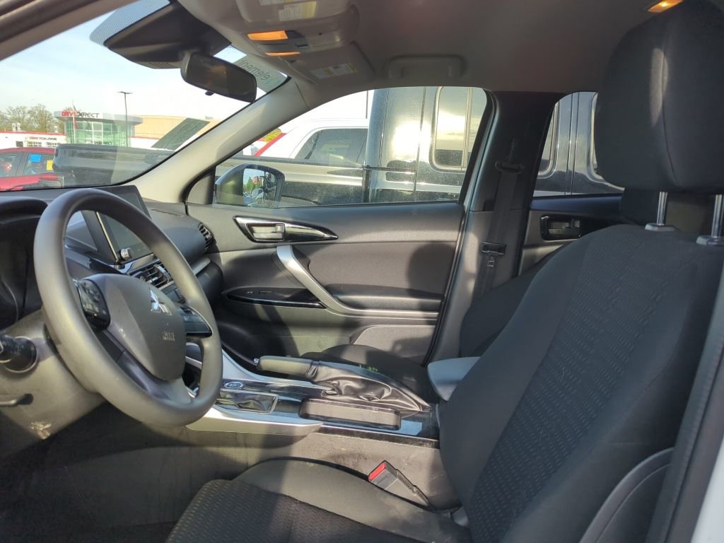 Used 2022 Mitsubishi Eclipse Cross LE image 5