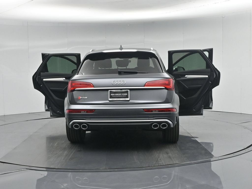 Used 2021 Audi SQ5 Premium w/ Convenience Package image 32