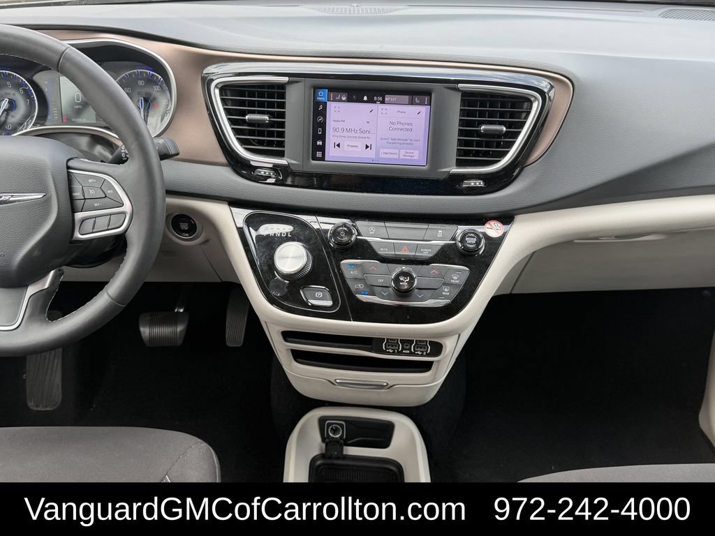 Used 2022 Chrysler Voyager LX FWD image 13