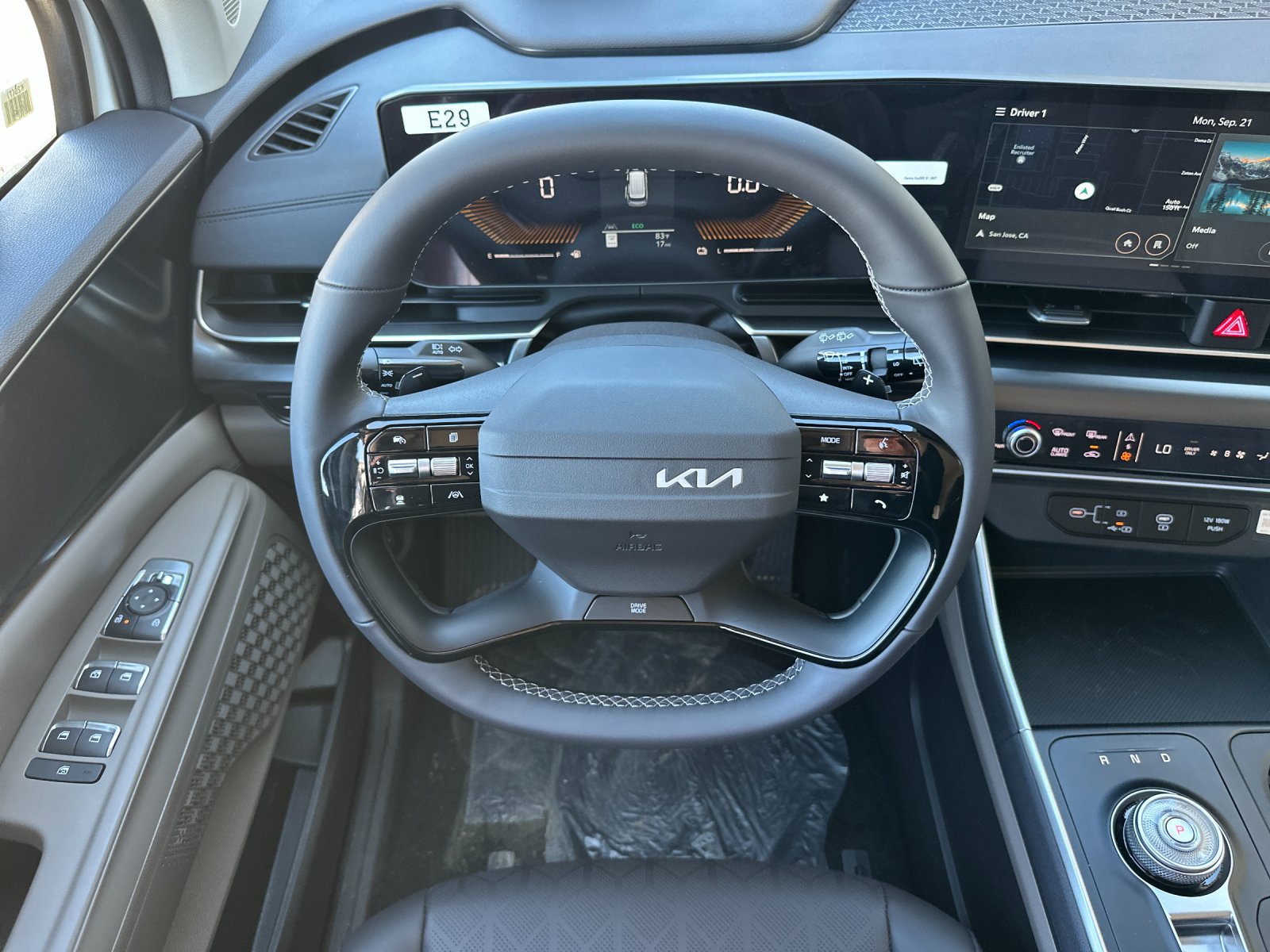 New 2027 Kia Carnival LXS FWD image 14