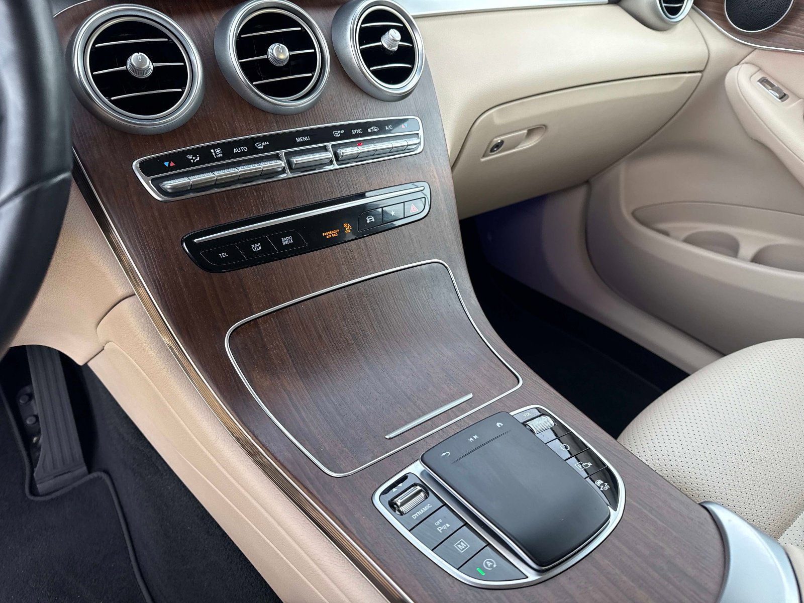 Used 2022 Mercedes-Benz GLC 300 4MATIC w/ Premium Package Lite image 26