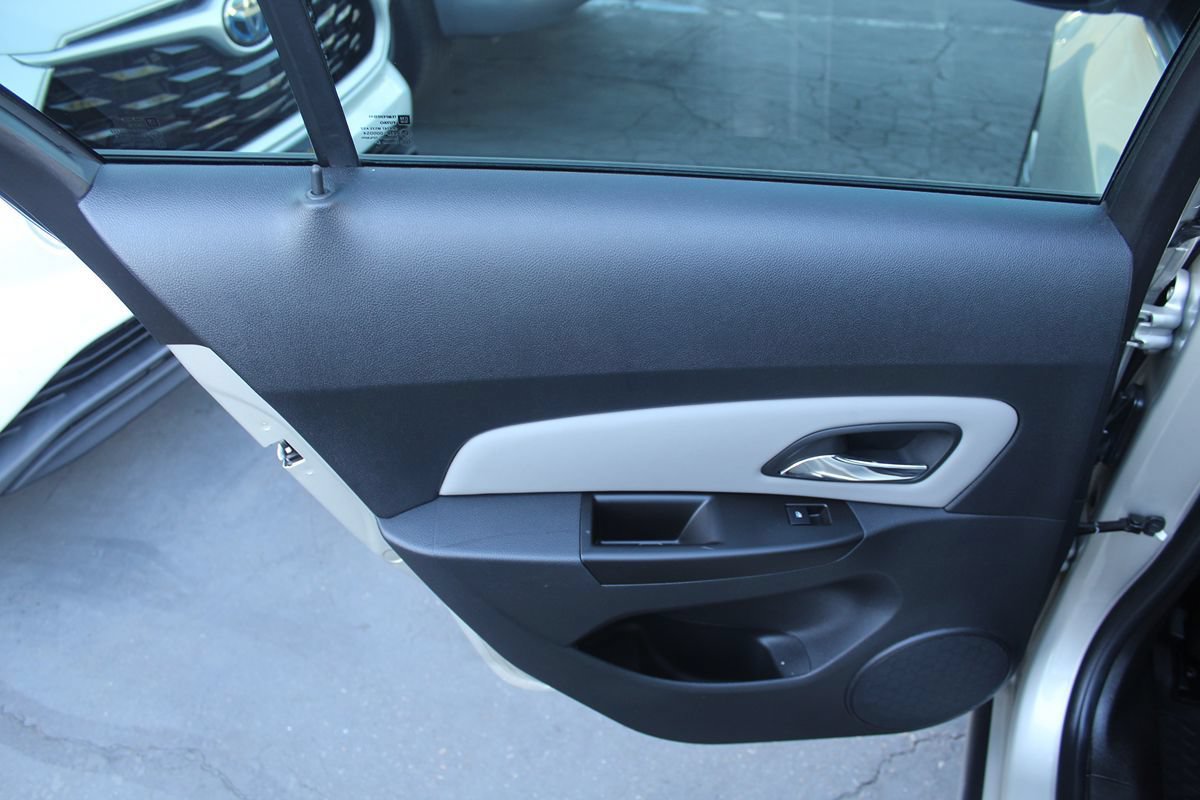 Used 2014 Chevrolet Cruze LS FWD image 20
