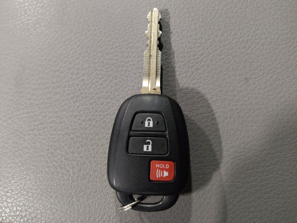 Used 2018 Toyota Highlander LE image 32