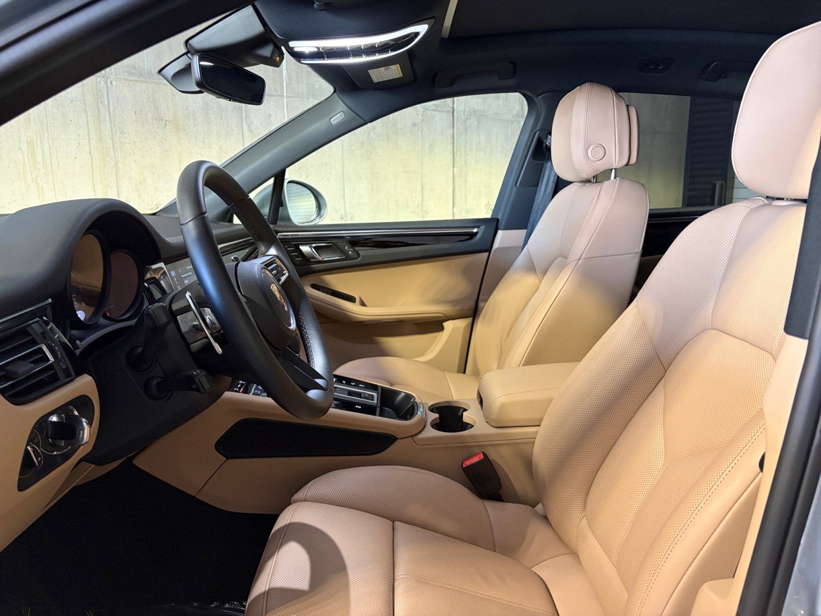 Certified 2026 Porsche Macan AWD/4WD image 4