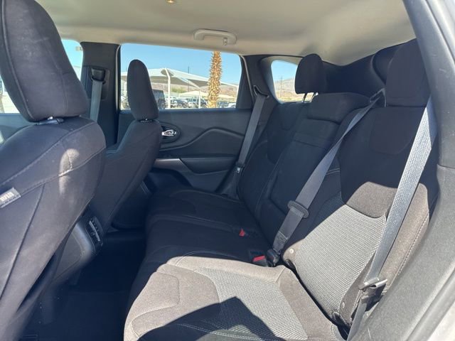 Used 2019 Jeep Cherokee Latitude w/ Popular Appearance Group FWD image 9