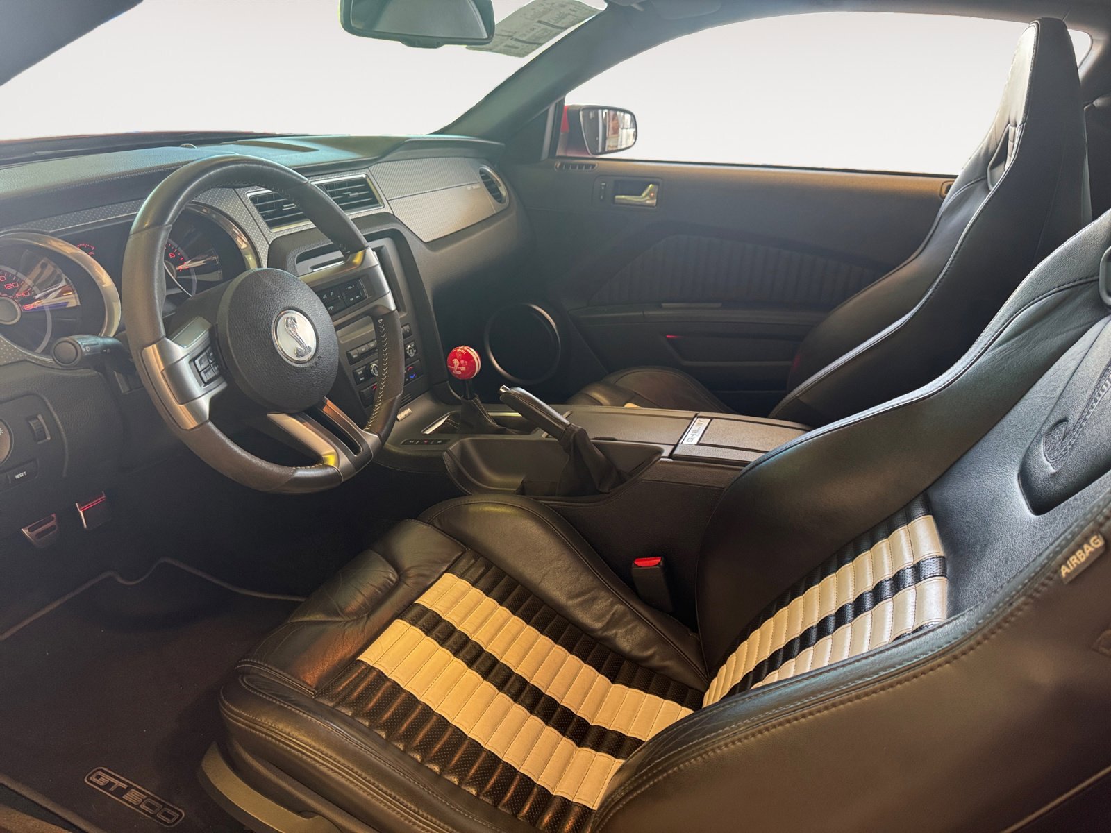 Used 2012 Ford Mustang Shelby GT500 w/ SVT Performance Pkg RWD image 9