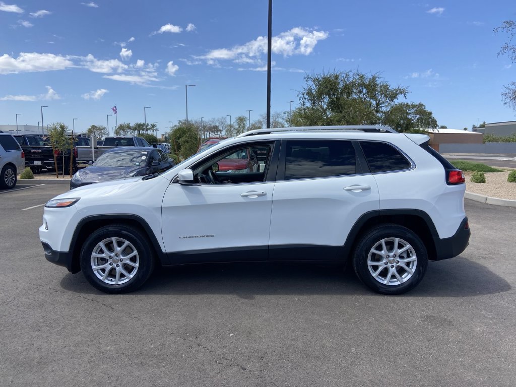 Used 2018 Jeep Cherokee Latitude w/ Safety Group FWD image 4