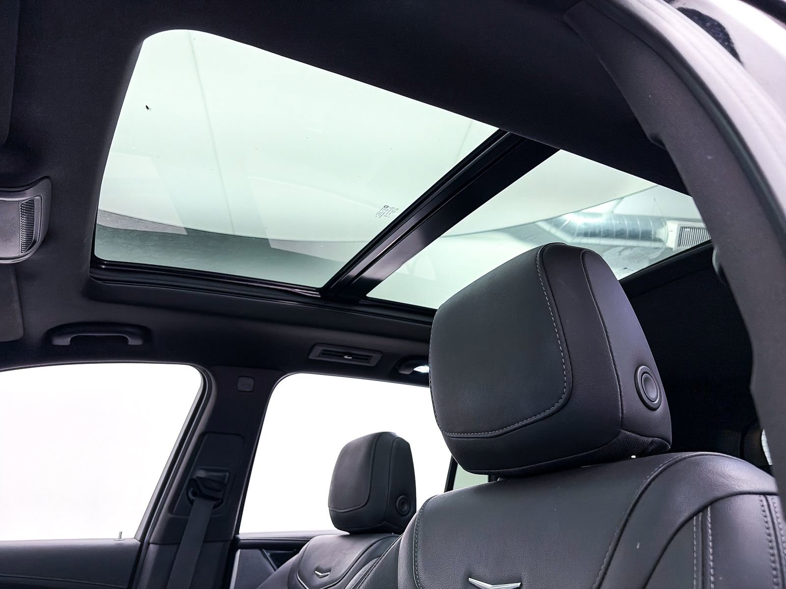 Used 2023 Cadillac XT6 Premium Luxury image 3