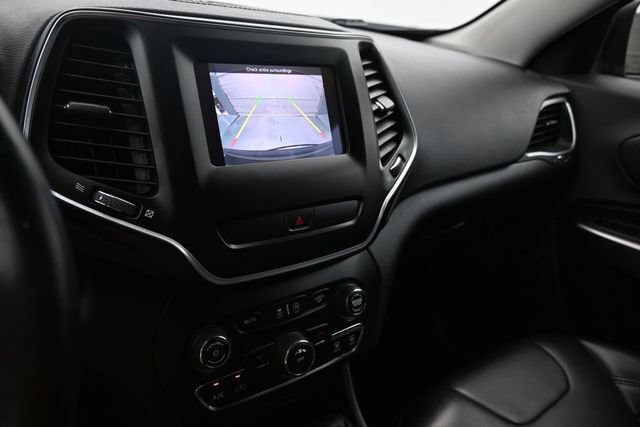 Used 2019 Jeep Cherokee Latitude Plus AWD/4WD image 12