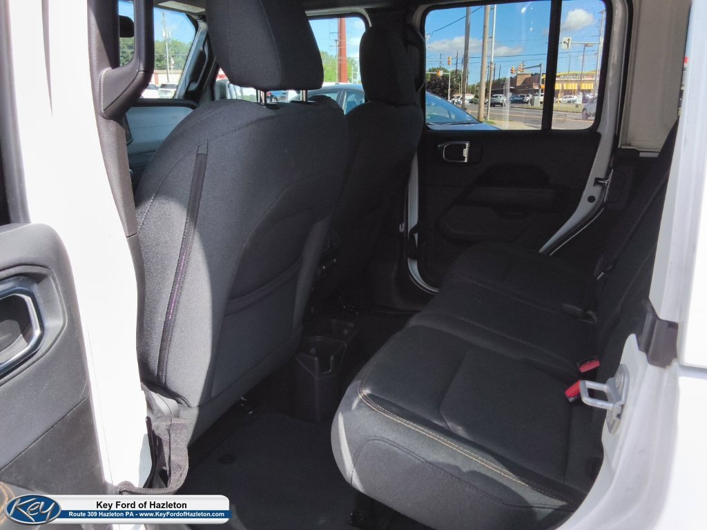 Used 2025 Jeep Wrangler Unlimited Sahara AWD/4WD image 15