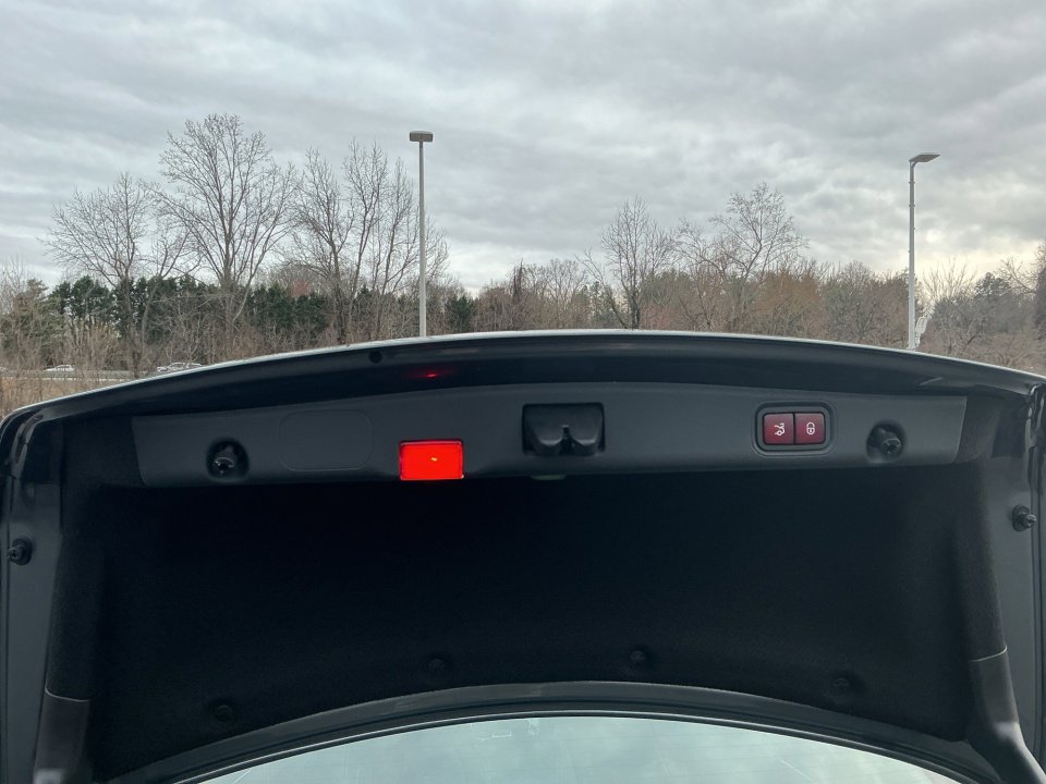 Used 2017 Mercedes-Benz E 300 4MATIC image 18