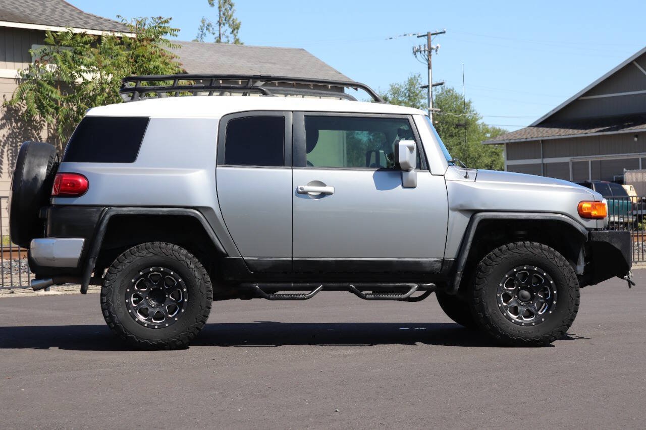 Used 2010 Toyota FJ Cruiser 4WD image 10
