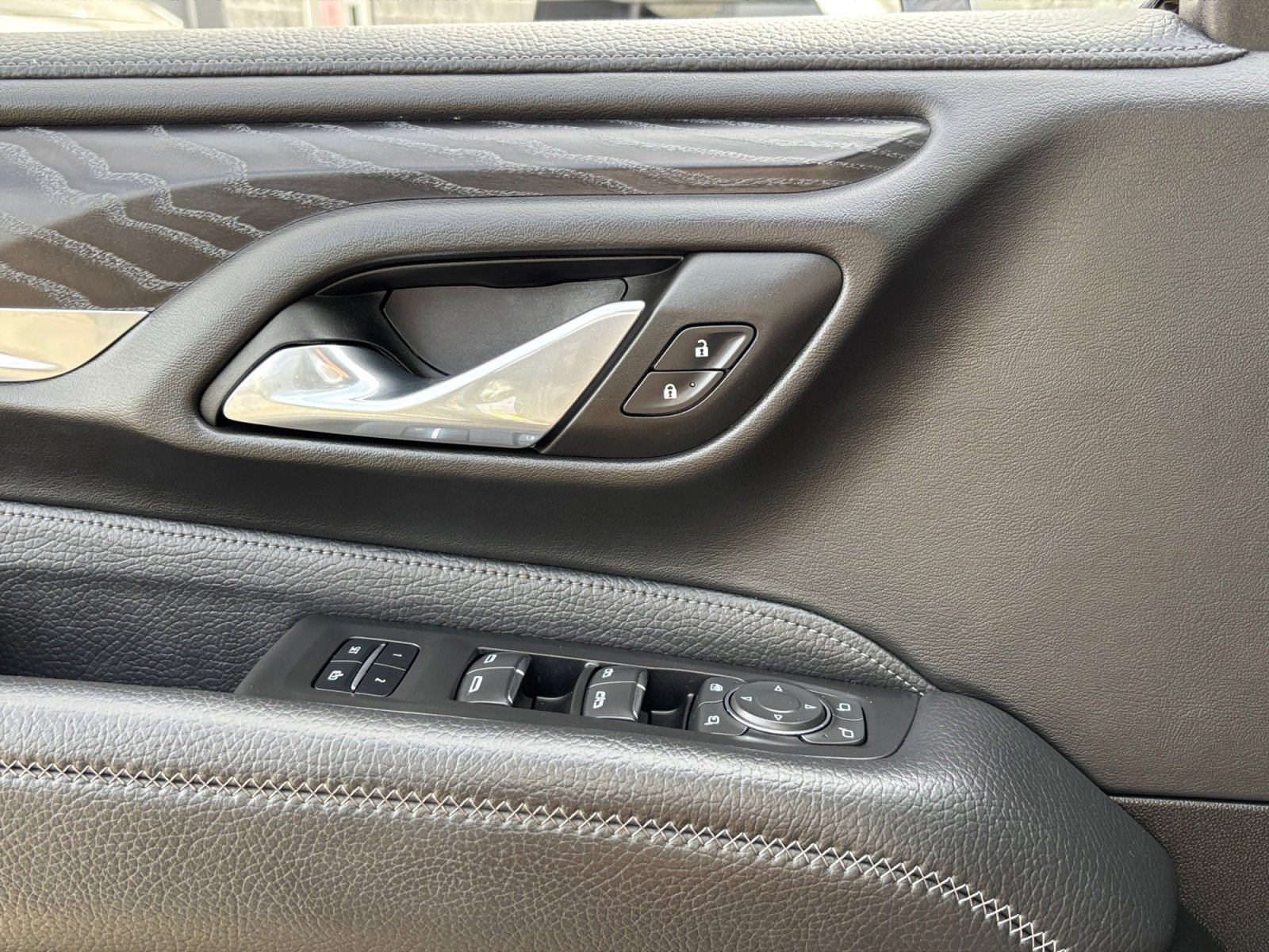 Used 2023 GMC Yukon Denali w/ Advanced Technology Package image 16