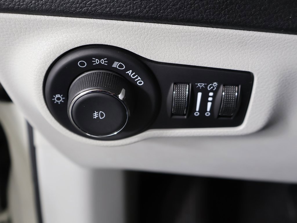 Used 2021 Jeep Compass Latitude image 30