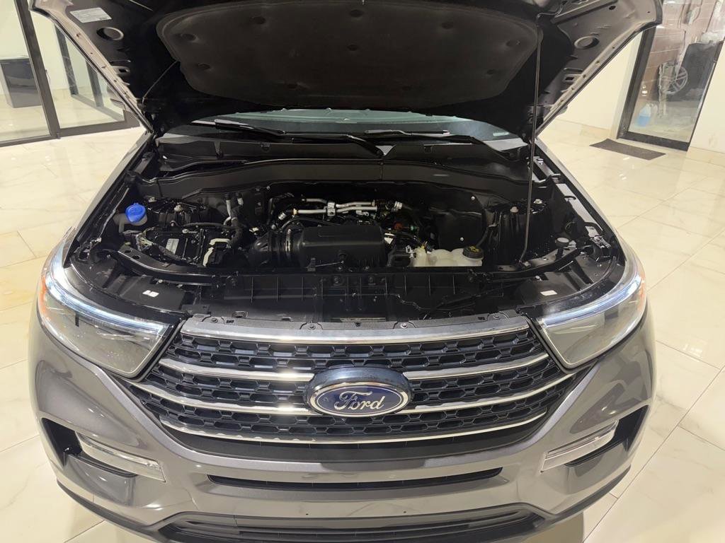 Used 2021 Ford Explorer XLT w/ Equipment Group 202A AWD/4WD image 4