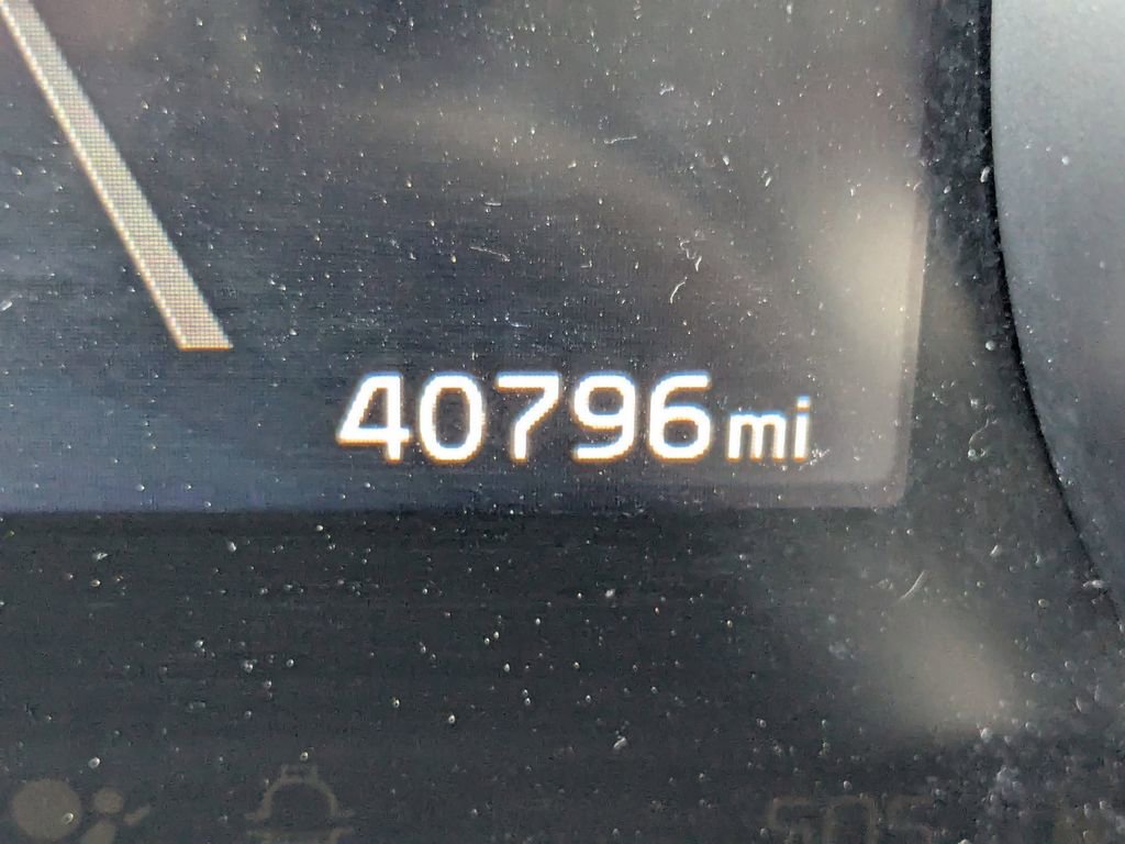 Used 2024 Kia Carnival LX image 32