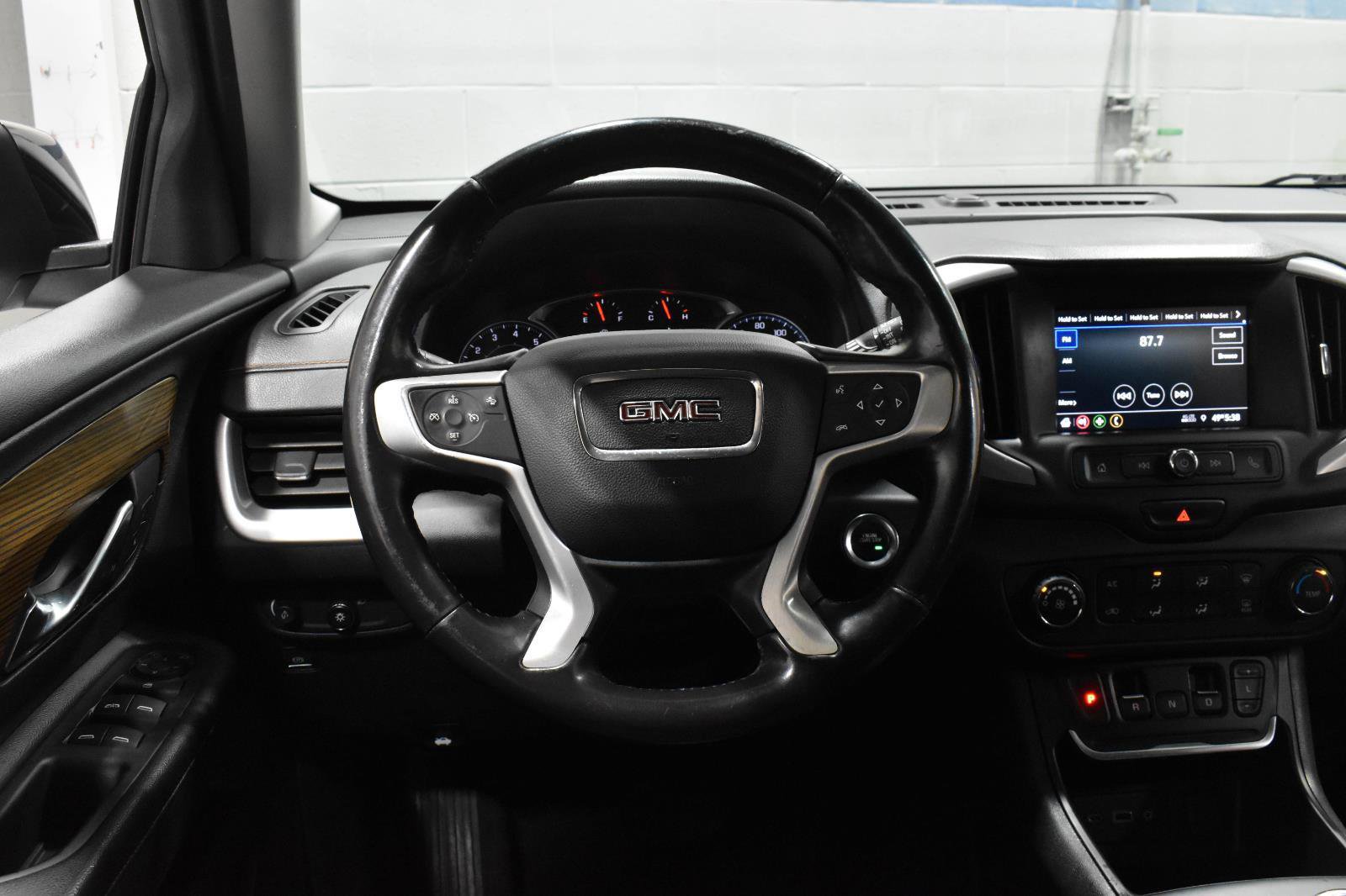 Used 2020 GMC Terrain SLE w/ Elevation Edition FWD image 8