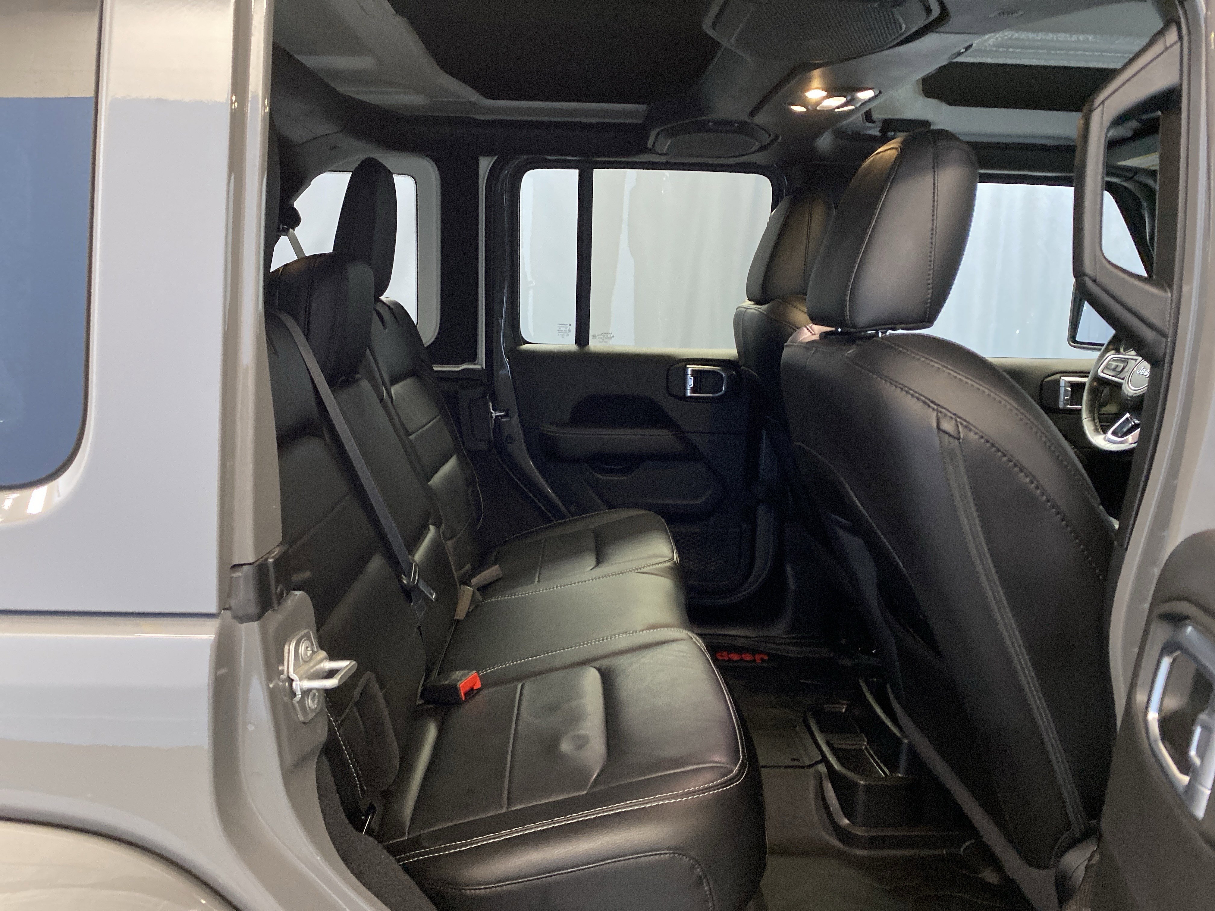 Used 2021 Jeep Wrangler Unlimited Sahara image 36