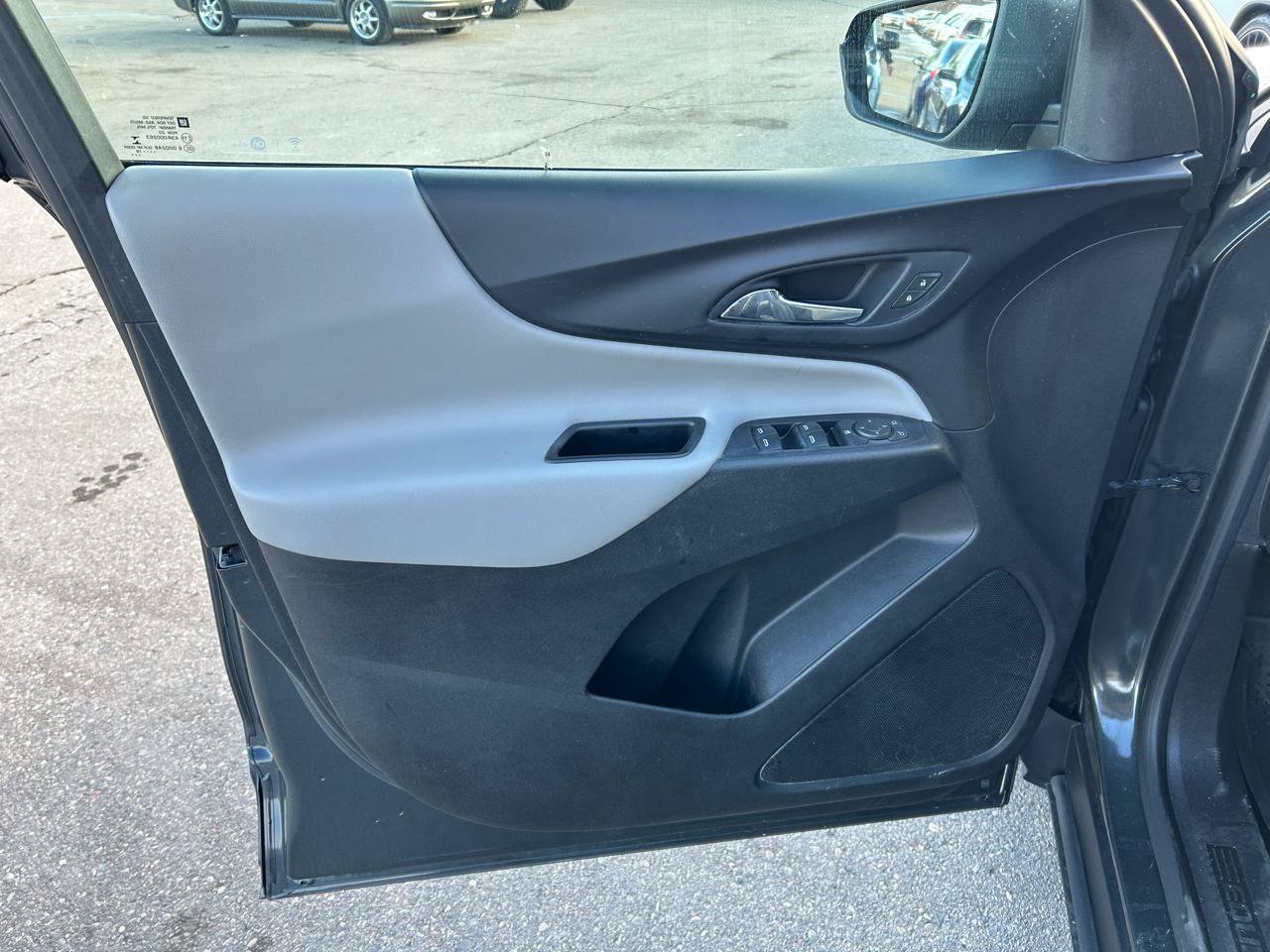 Used 2018 Chevrolet Equinox LS FWD image 14
