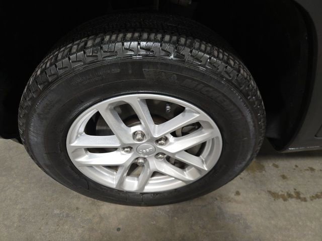 Used 2024 Jeep Grand Cherokee L Laredo w/ Luxury Tech Group I image 11