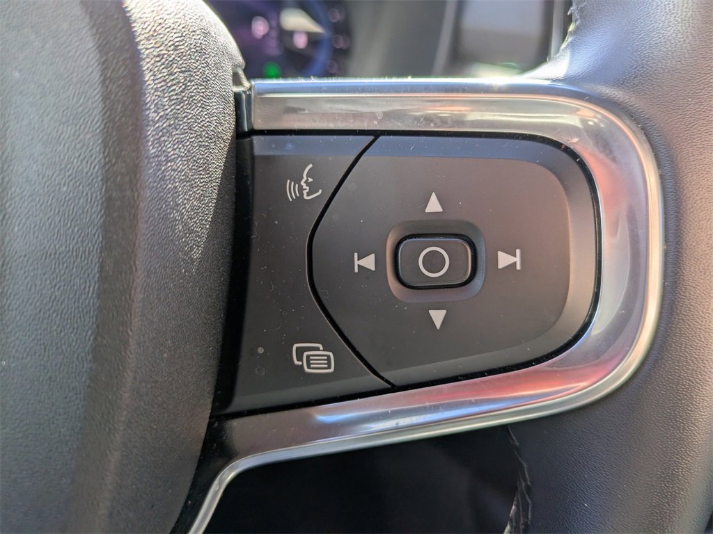 Certified 2025 Volvo XC40 B5 Core image 25