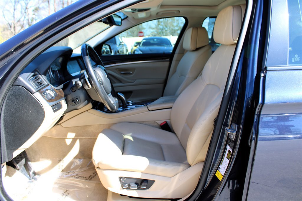 Used 2011 BMW 550i Sedan RWD image 14