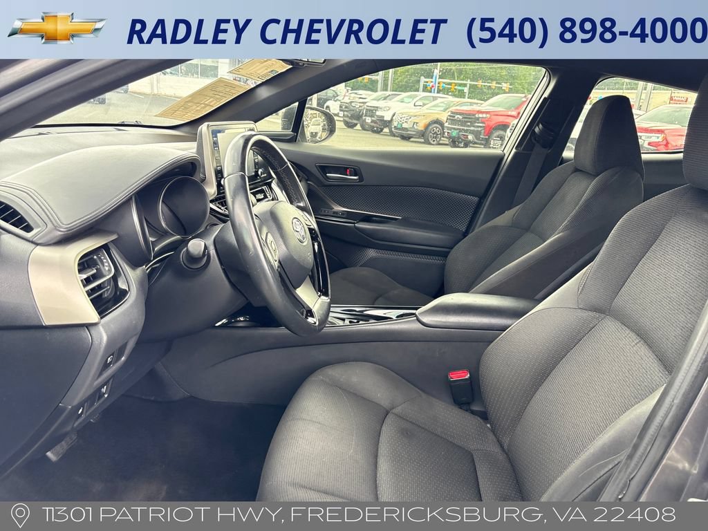 Used 2019 Toyota C-HR XLE FWD image 3