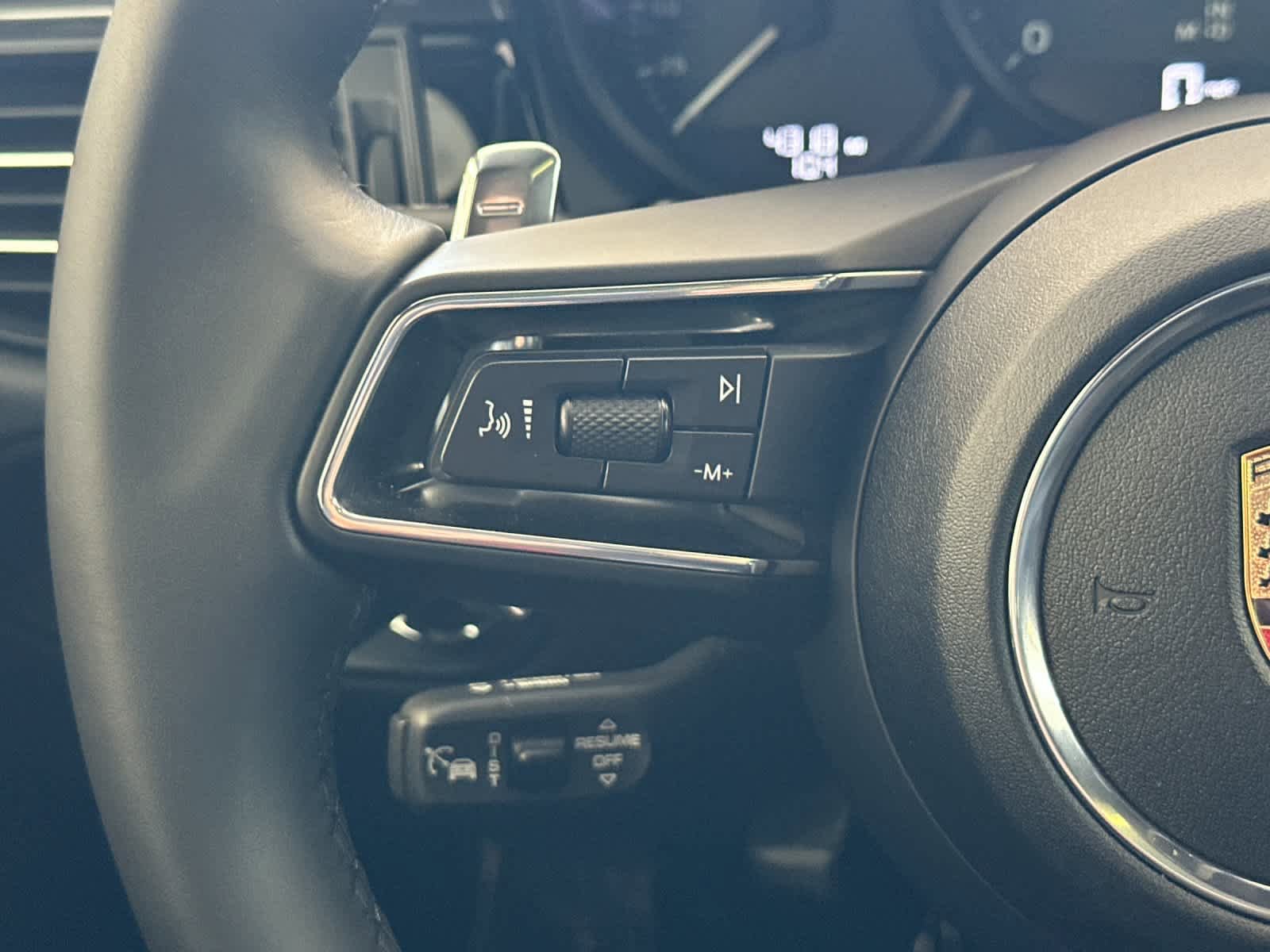 Certified 2025 Porsche Macan AWD/4WD image 26