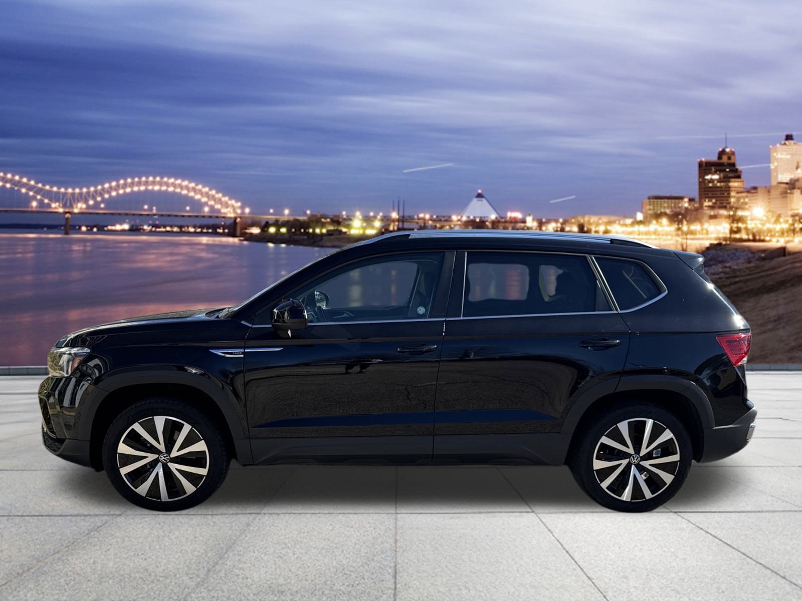 Certified 2024 Volkswagen Taos SE image 2