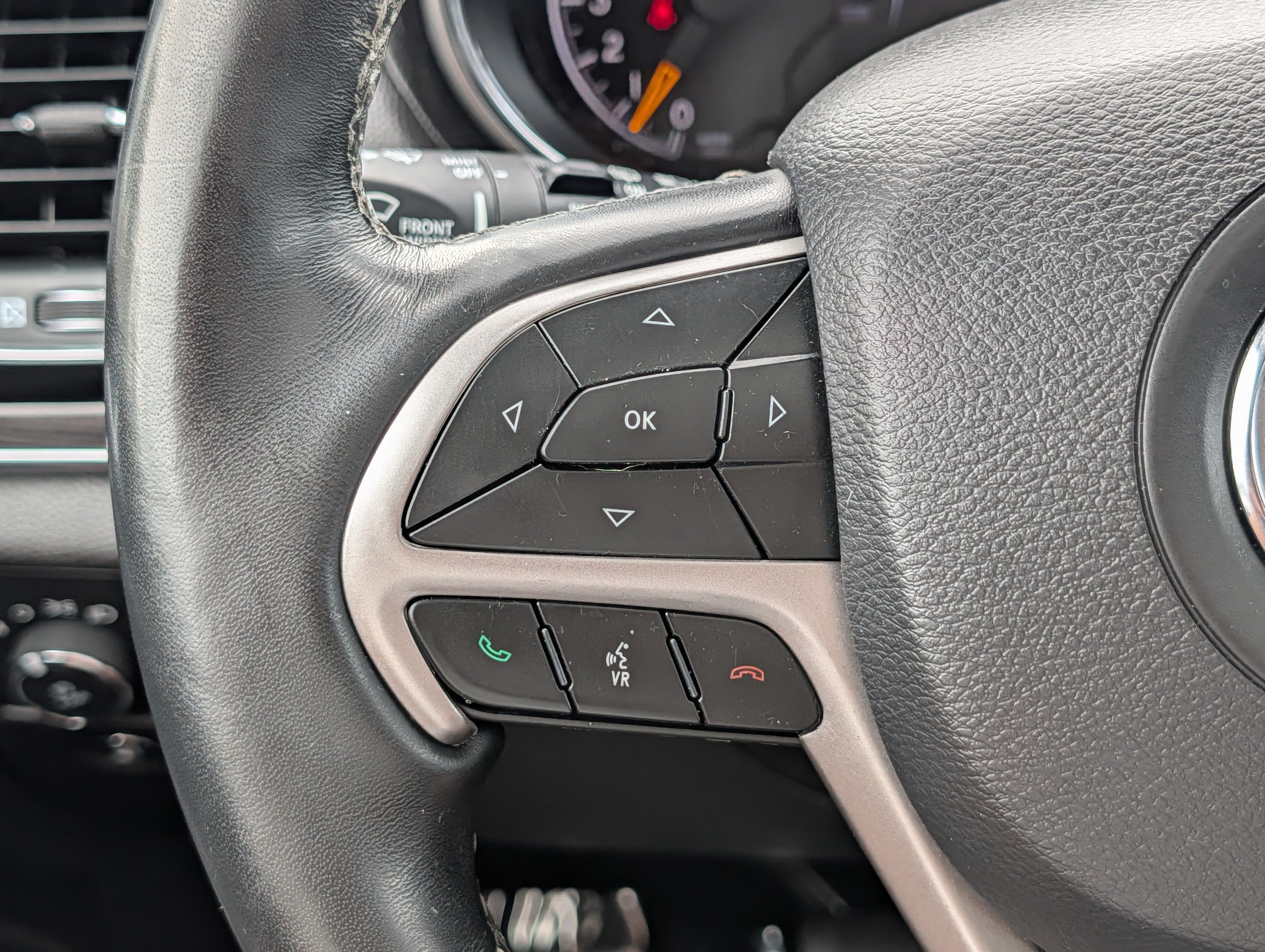 Used 2019 Jeep Grand Cherokee Overland AWD/4WD image 31