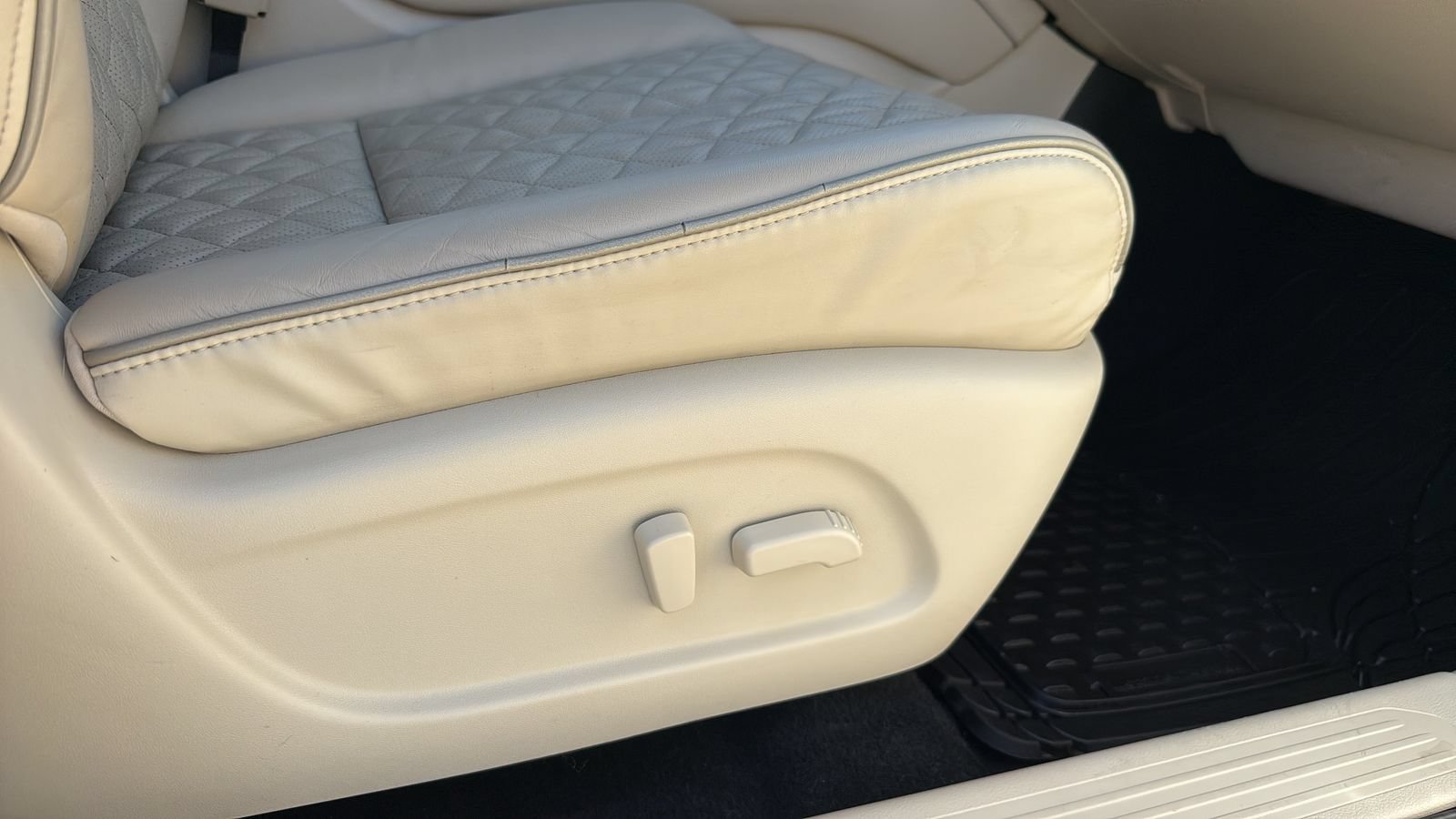Used 2019 Nissan Murano Platinum w/ Cargo Package FWD image 24