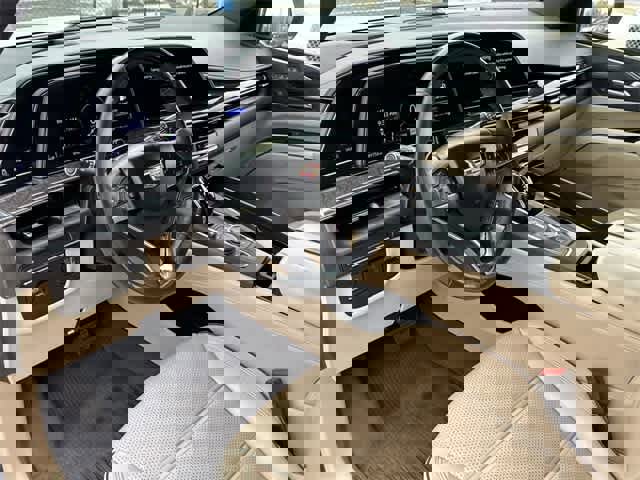 Used 2023 Cadillac Escalade ESV Premium Luxury image 2