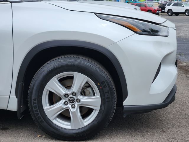 Used 2023 Toyota Highlander L FWD image 6