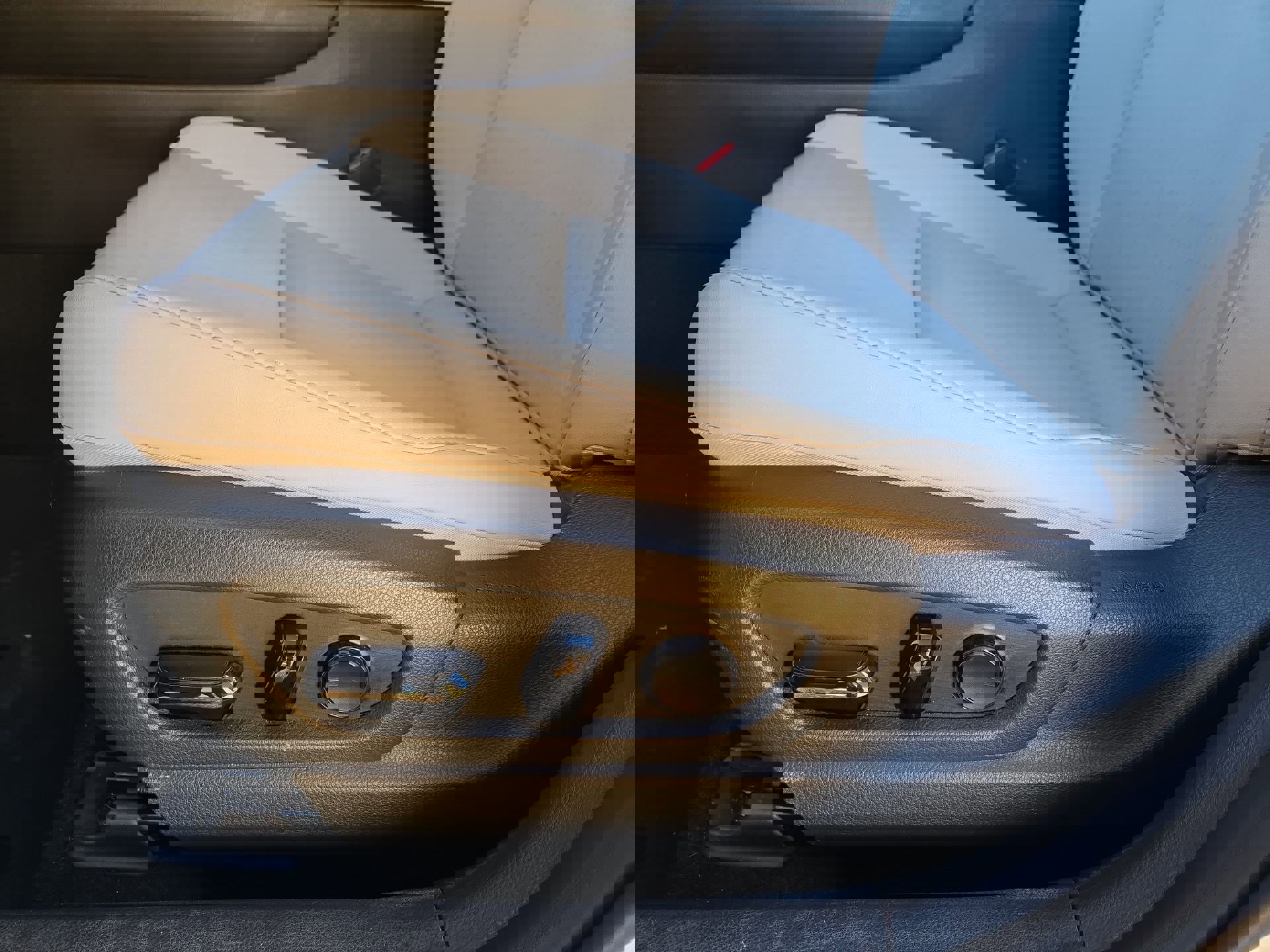 Used 2021 Lexus UX 250h w/ Accessory Package (Z2) image 17