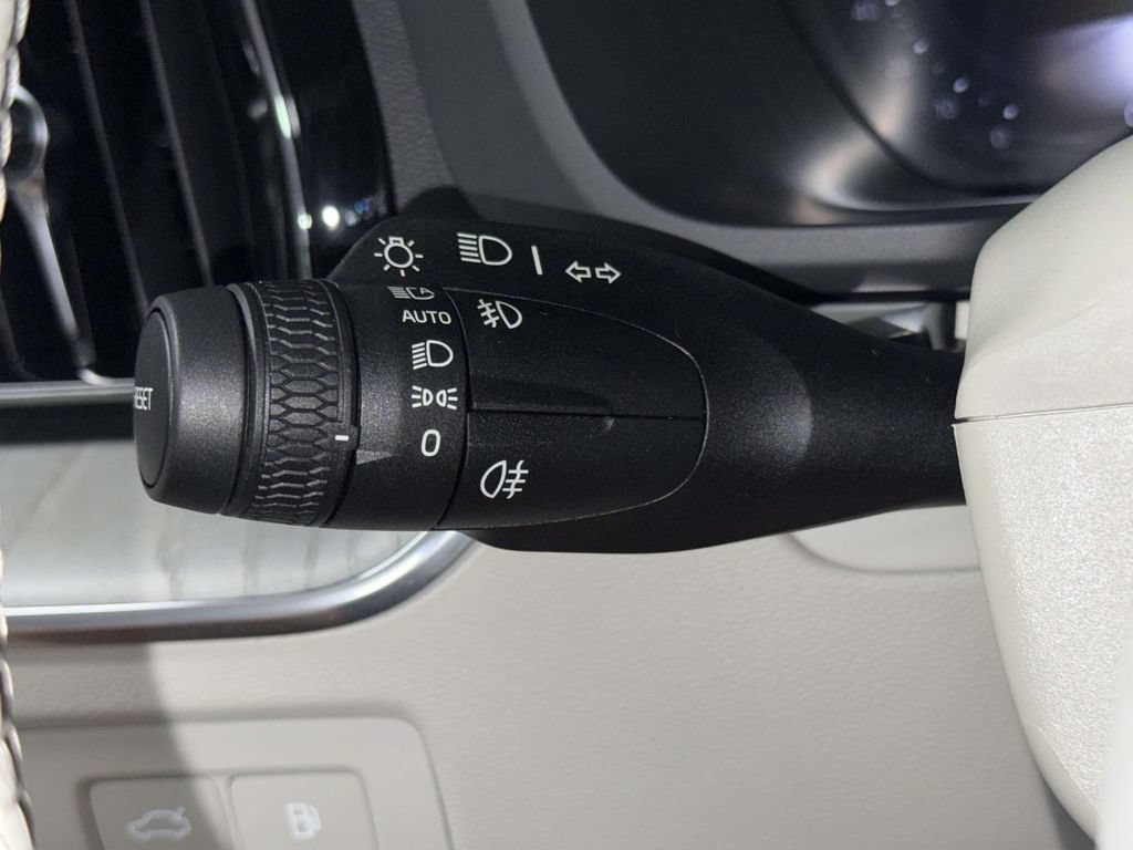 Used 2025 Volvo XC60 T8 Plus w/ Protection Package Premier AWD/4WD image 28