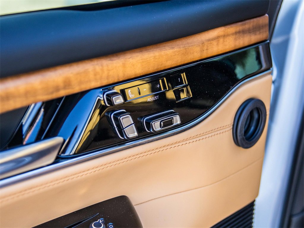 Used 2024 Jeep Grand Wagoneer Series III w/ HD Trailer Tow Package image 31