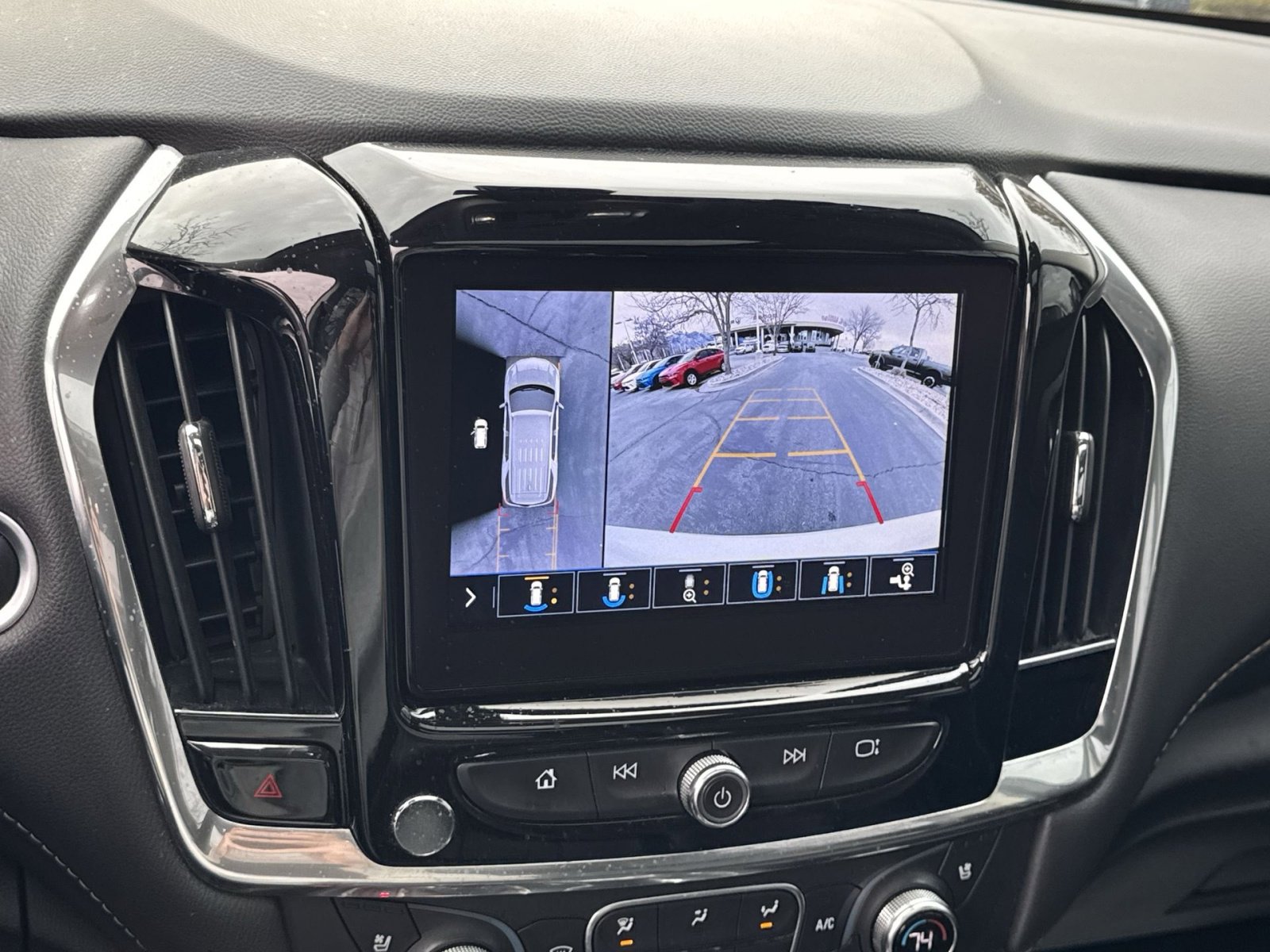 Used 2020 Chevrolet Traverse Premier image 26